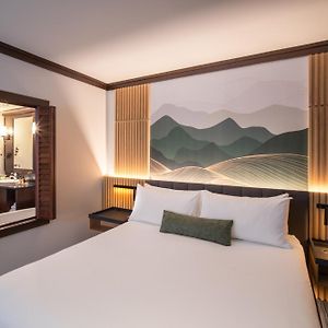 One-Bedroom Suite Lake View